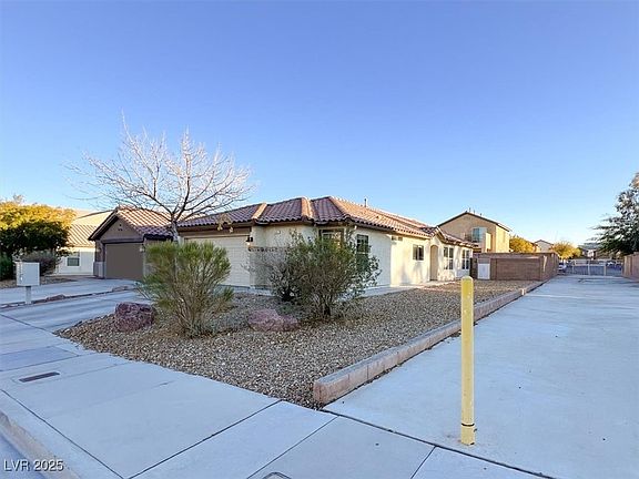 2nd image of 65 Desert Palm Dr