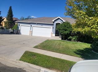 9752 S Woodridge Dr, South Jordan, UT 84009