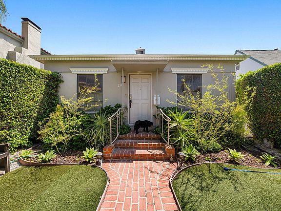 entrance to front door