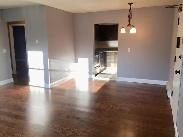 39 Briarwood Ln APT E, Branford, CT 06405