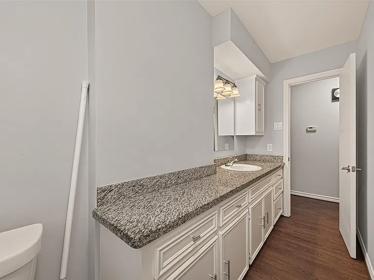 6727 Grovewood Ln — Photo 20