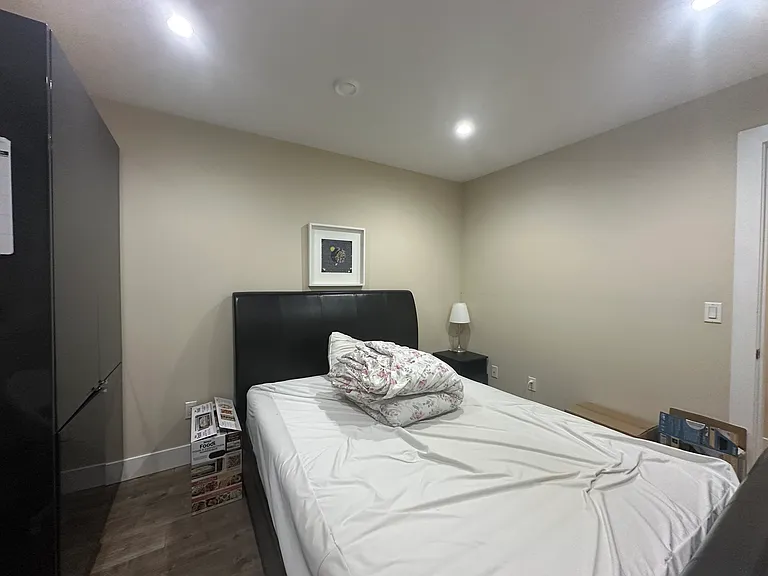 1740 Howard Ave — Photo 6