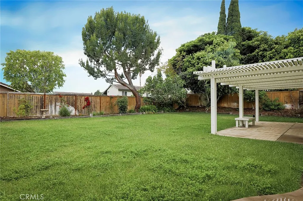 3 bed, 1746 sqft, $4,650 — Photo 3