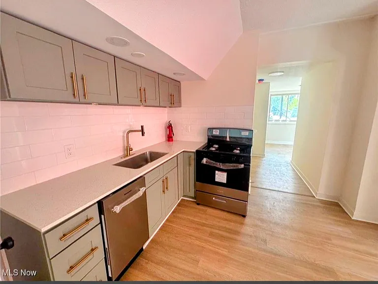 1369 W 112th St #2 — Photo 9