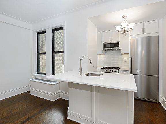 3rd image of 41 W 72nd St APT 5B