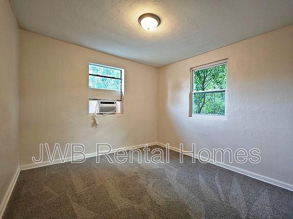 5th image of 1621 Barnett St