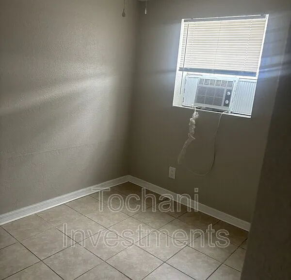 1002 Avenue E #1 — Photo 10