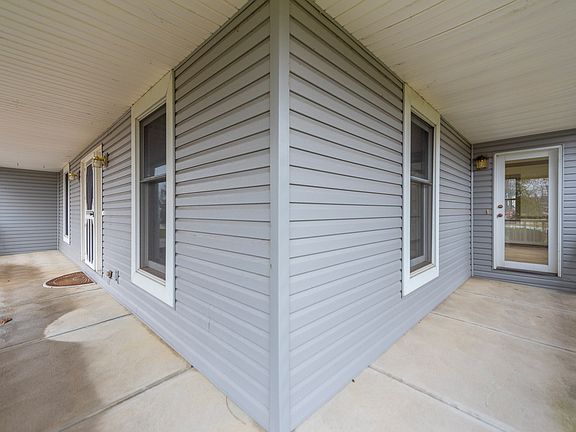 3rd image of 3533 Parkview Dr