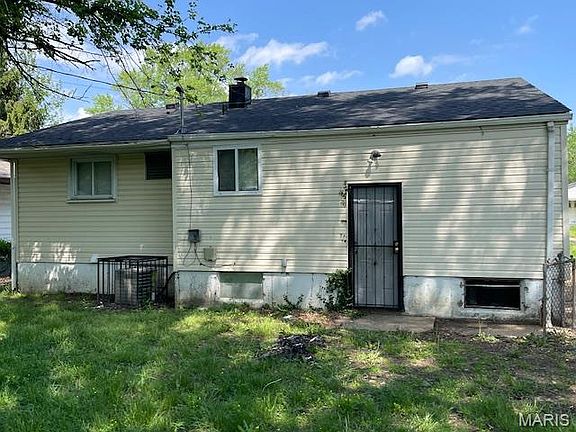 3rd image of 146 Roderick Dr
