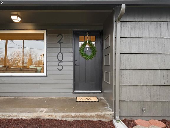 3rd image of 2105 Fairmount Ave