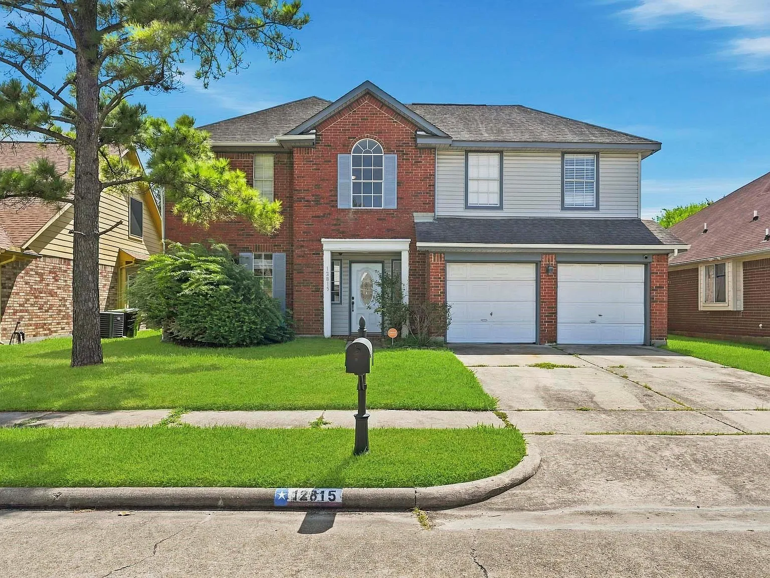 3 bed, 2.5 bath, 1948 sqft, $2,300 — Photo 1