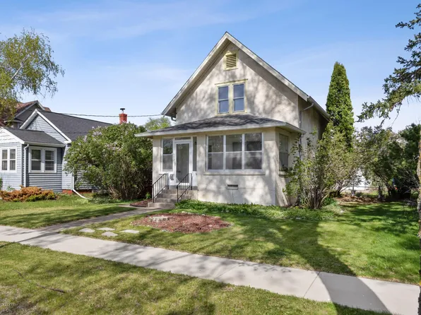703 Oak St N, Fargo, ND 58102