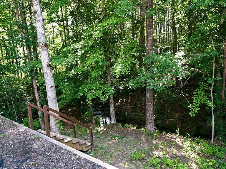 1268 Mitford Ln — Photo 35