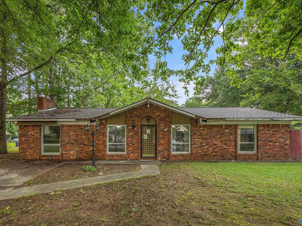 1st image of 710 Westwood Cir SW
