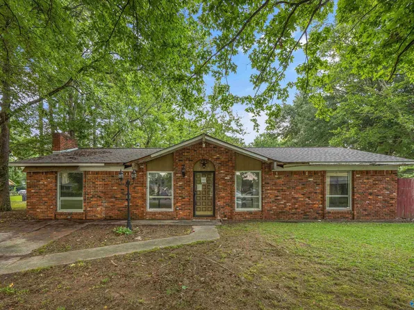 710 Westwood Cir SW, Decatur, AL 35601