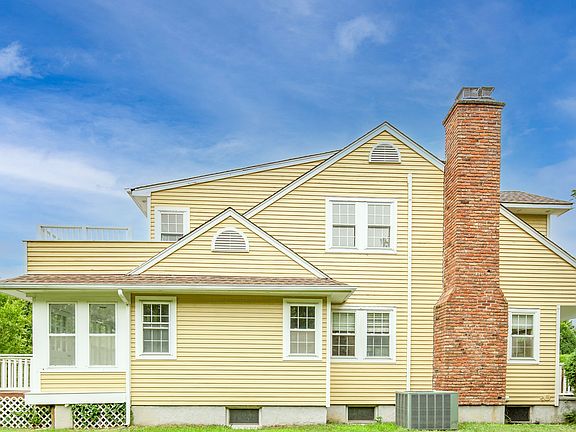 4th image of 27 Fairbanks Ct