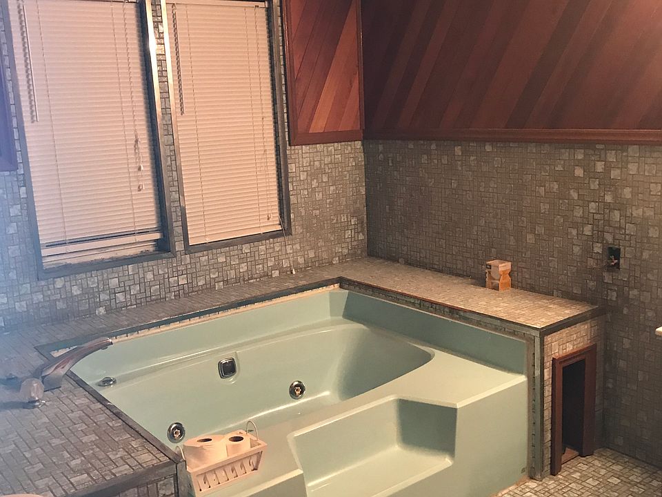 2nd image of 1366 Brown Ave