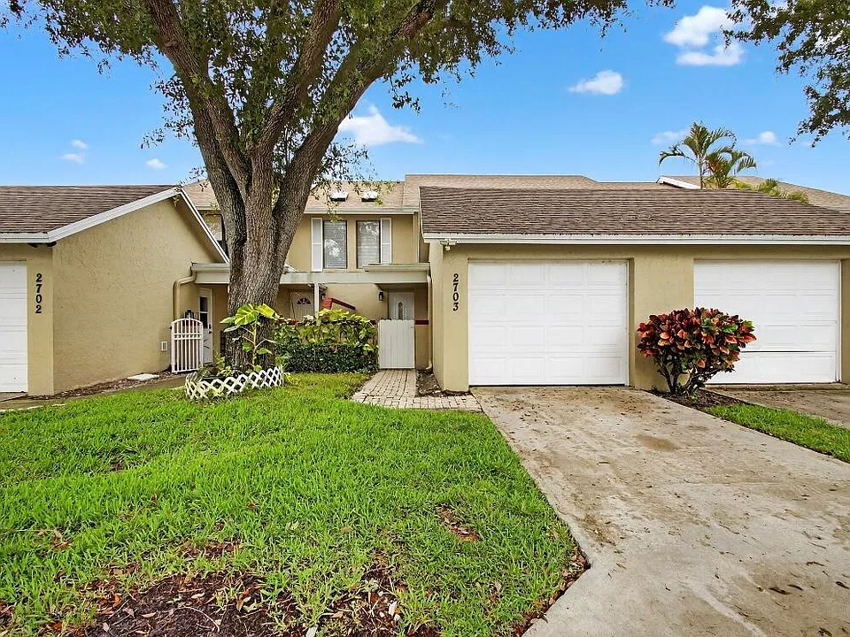 2703 Maplewood Dr
