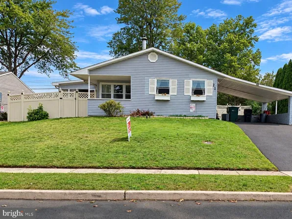 21 Thimbleberry Ln, Levittown, PA 19054