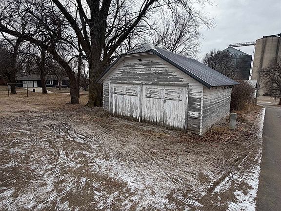 3rd image of 106 Avenue A E