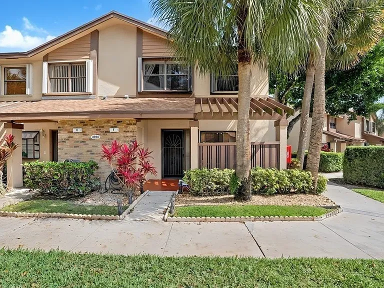 3950 Cocoplum Cir #F — Photo 4