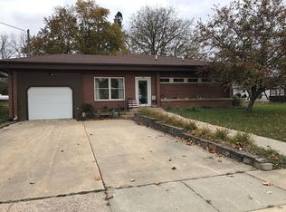 104 W 5th St, Riceville, IA 50466