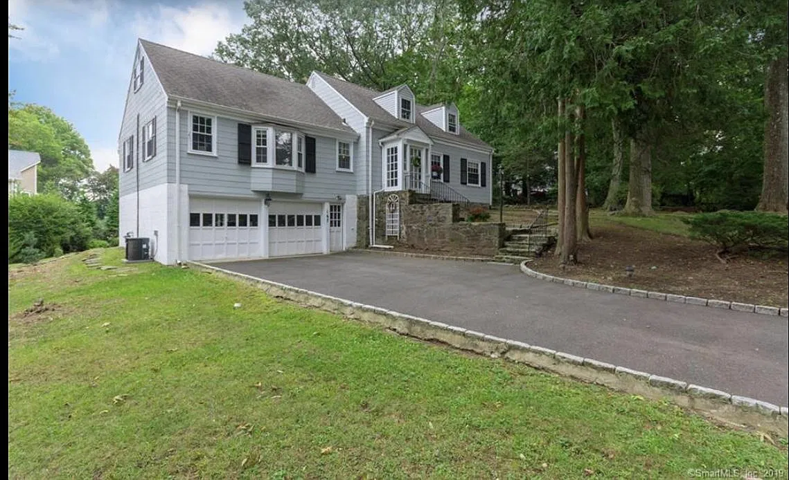 4 bed, 2933 sqft, $5,900 — Photo 1