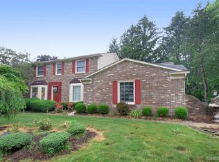 46136 Green Valley Ct, Plymouth, MI 48170