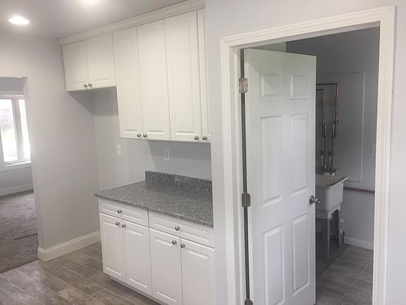 5th image of 1227 E Barrett Ave