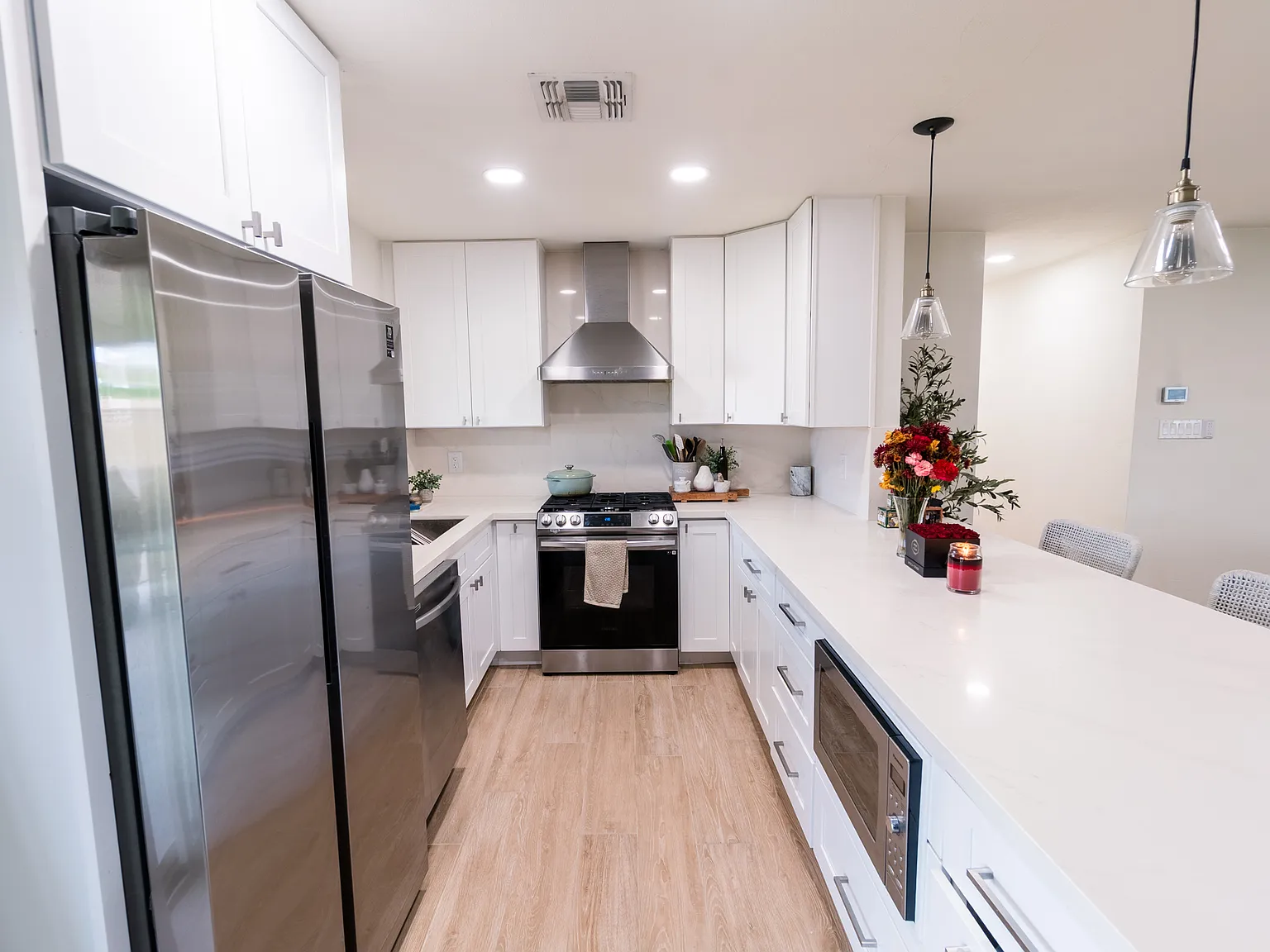 3 bed, 1220 sqft, $3,150 — Photo 4
