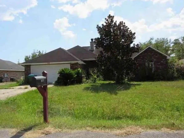 8122 Longwood Dr, Gautier, MS 39553