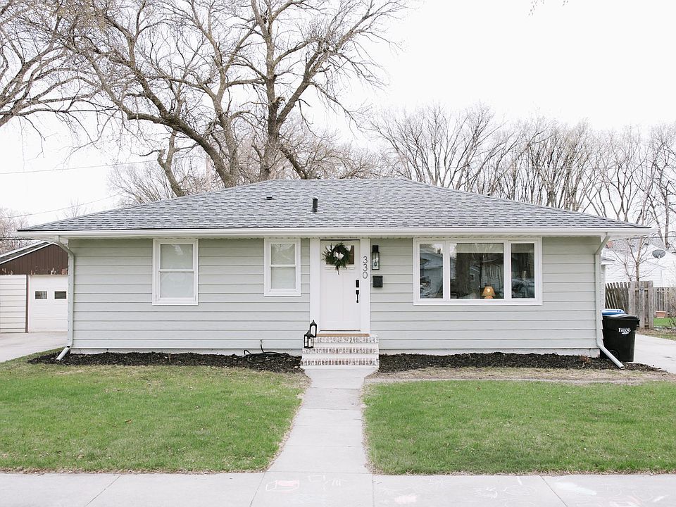 1st image of 330 21st Ave N