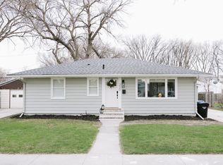 330 21st Ave N, Fargo, ND 58102