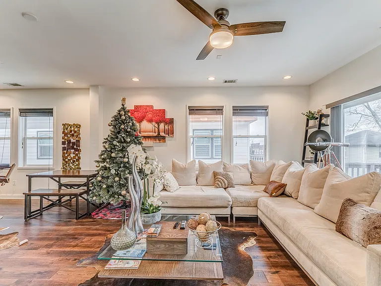 225 Crumley St SW — Photo 40