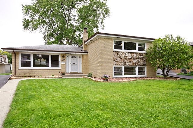 1st image of 10616 S Lockwood Ave