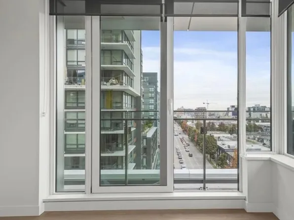 1768 Cook St #1A, Vancouver, BC V5Y 0N3