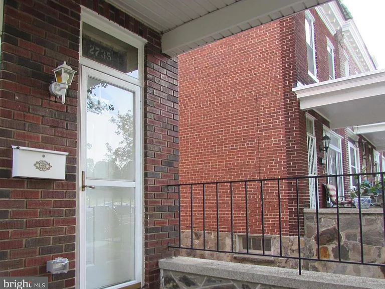 2735 Chesterfield Ave — Photo 2