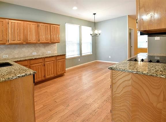 3rd image of 631 Forest Hill Dr