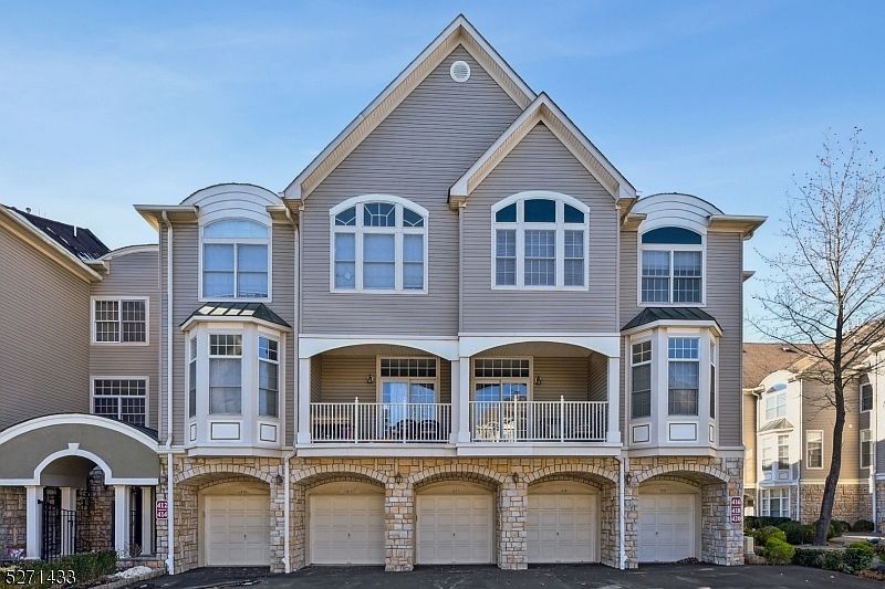 1st image of 620 Kensington Ln