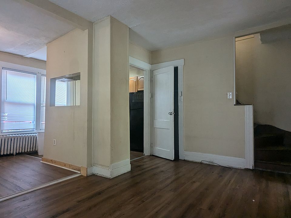 1st image of 10 1/2 Vine St #10