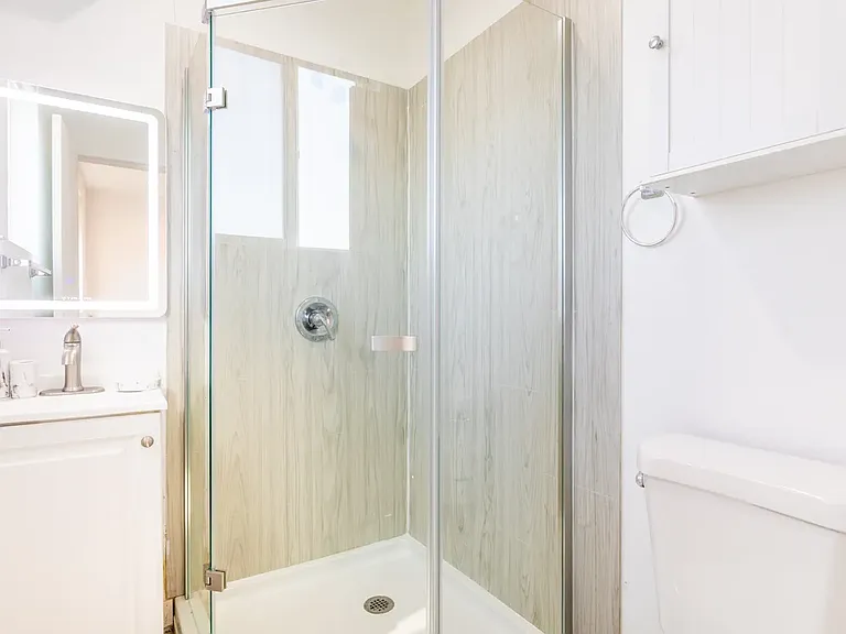 1814 W 36th St #101 — Photo 11