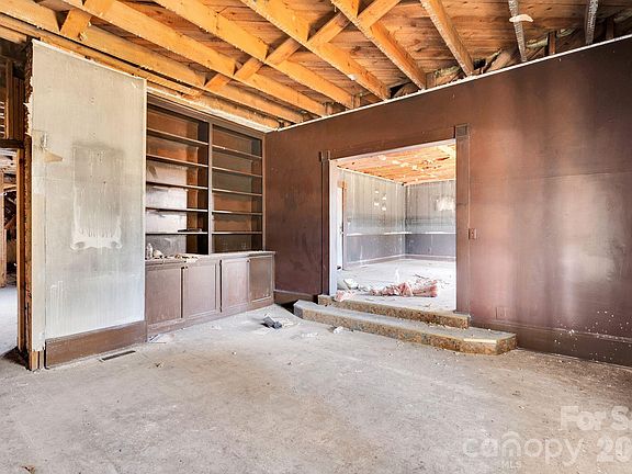 4th image of 4521 Edgeland Rd