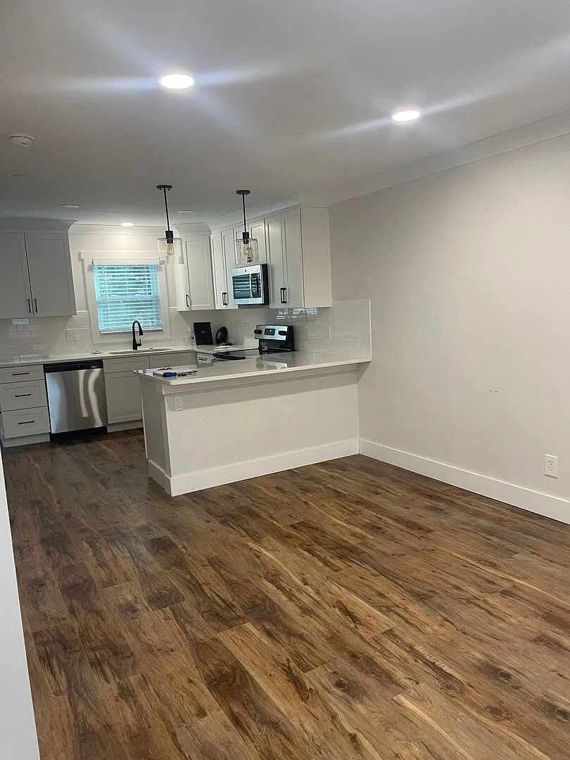 Newly Renovated 2 bedroom 1 bath Townhomes in Downtown Greenville — Photo 2