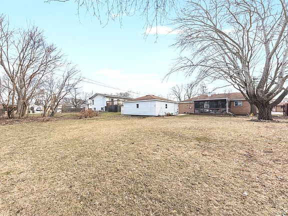 4th image of 406 White Oak Dr