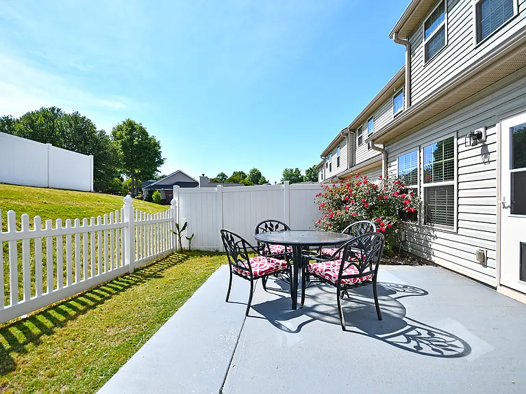 303 Corday Ln — Photo 32