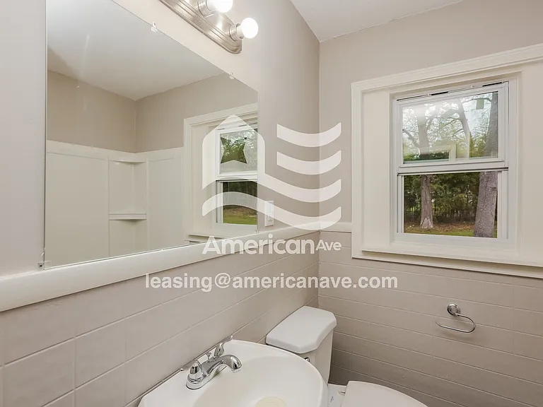 2025455_014_bathroom_13651684.jpg