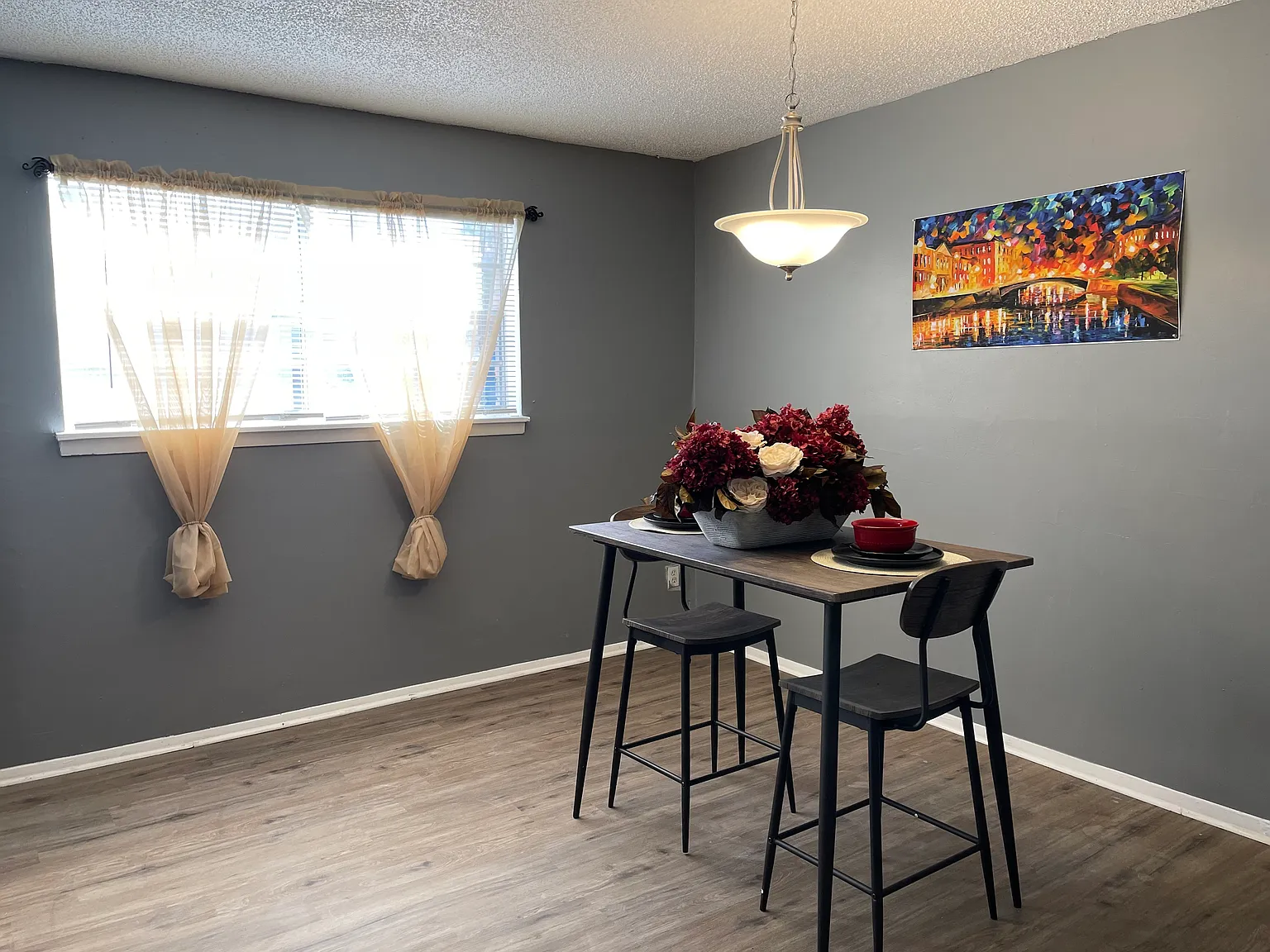 3 bed, 2.5 bath, 1400 sqft, $1,600 — Photo 2