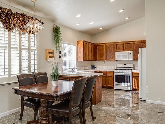 3rd image of 1056 Leake Cir