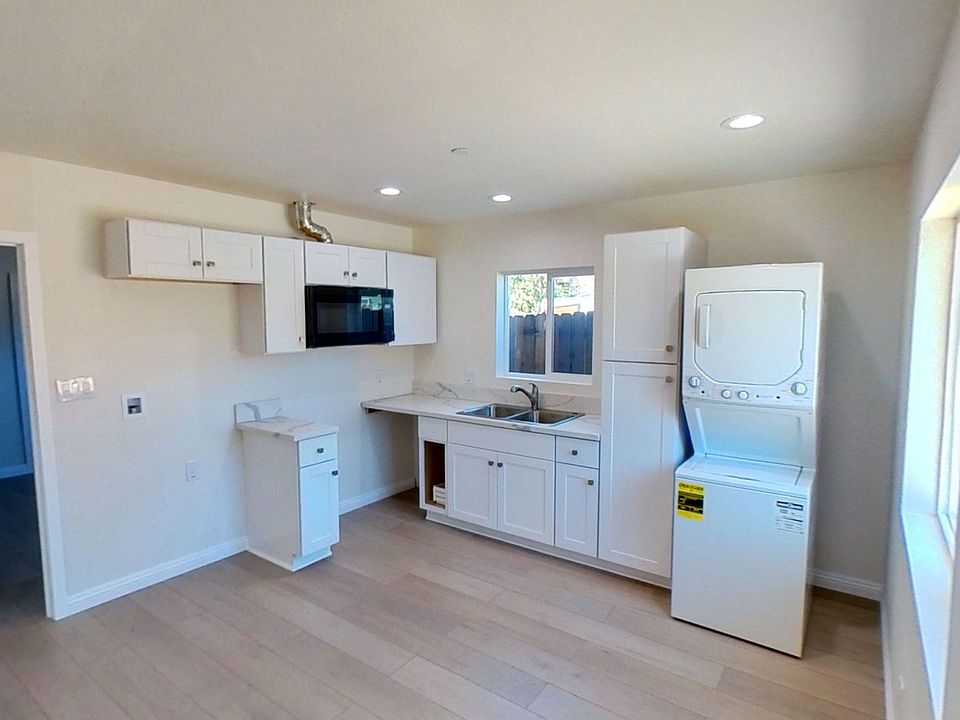 1st image of 34569 Cedar Ave #2