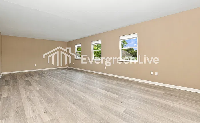4 bed, 1.0 bath, 1392 sqft, $1,295 — Photo 3